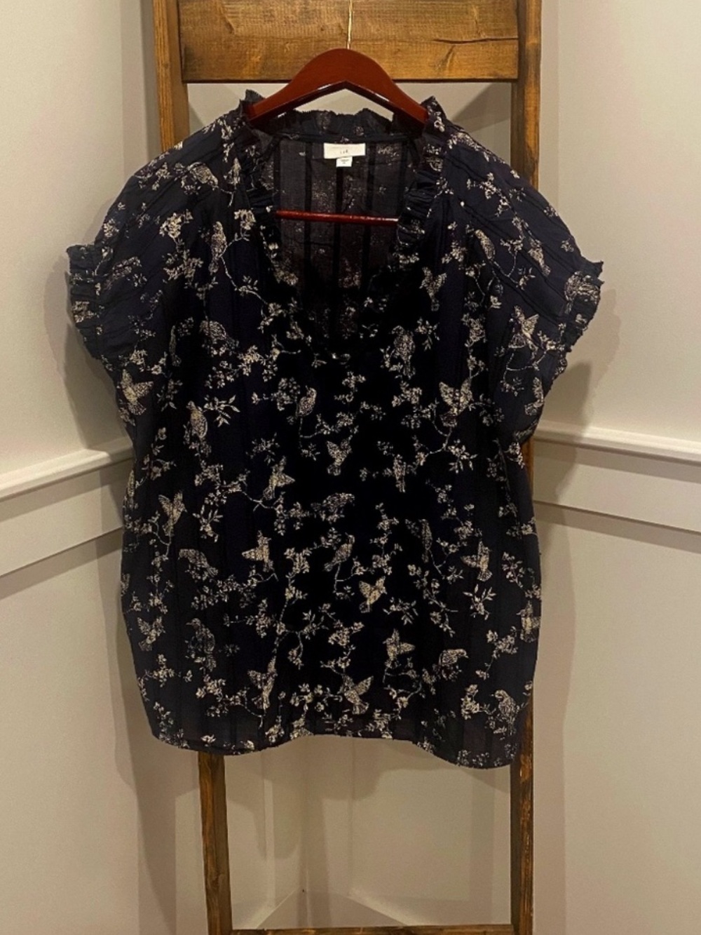 J. Jill Navy cream Floral birds semi sheer Short-Sleeve Blouse 🐦